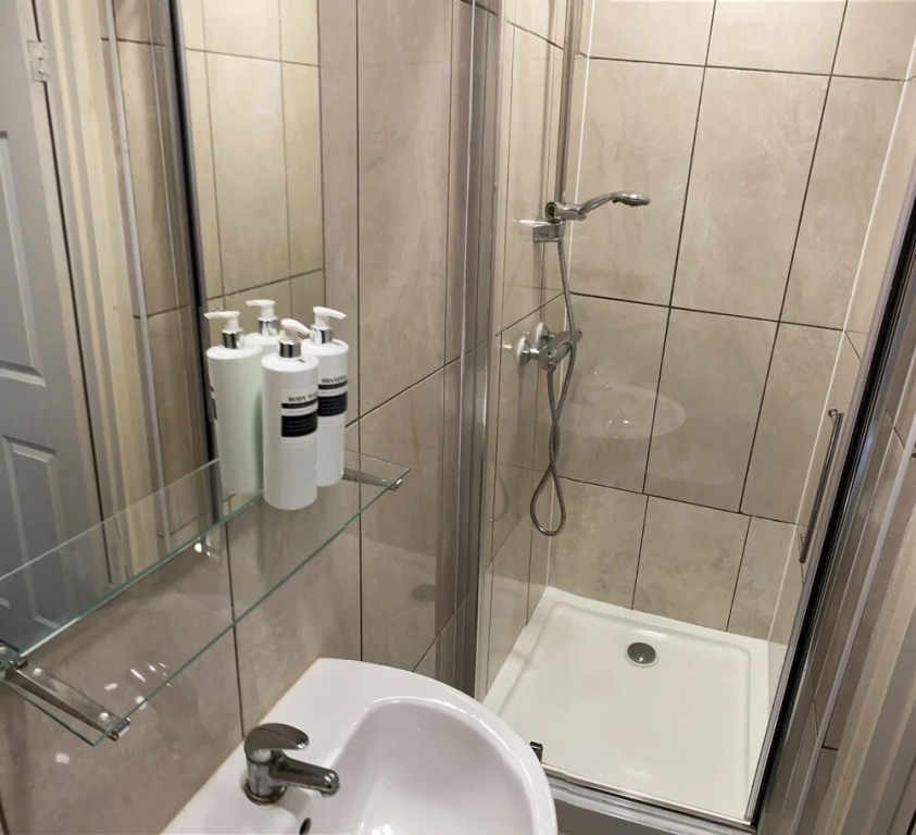 Modern 3-bed, 4 Bath House in Coventry City Centre