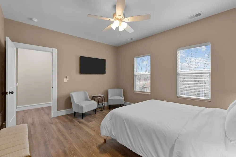 Bright Urban Comfort | JZ Vacation Rentals