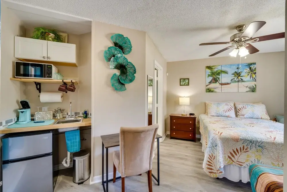 6 Mi to Disney: Group-friendly Kissimmee Retreat!