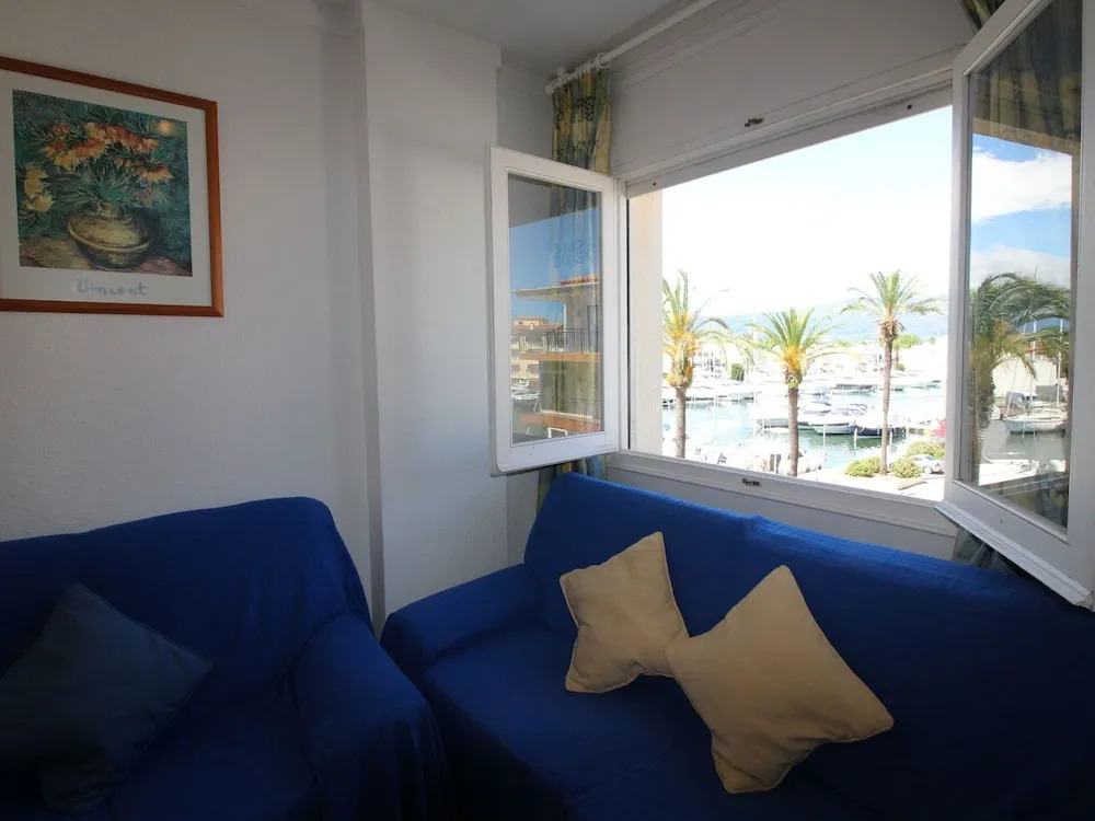 Apartment near Port