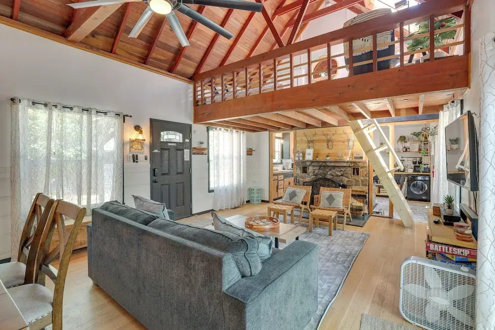 2 Mi to Big Bear Lake: Cabin w/ Game Room