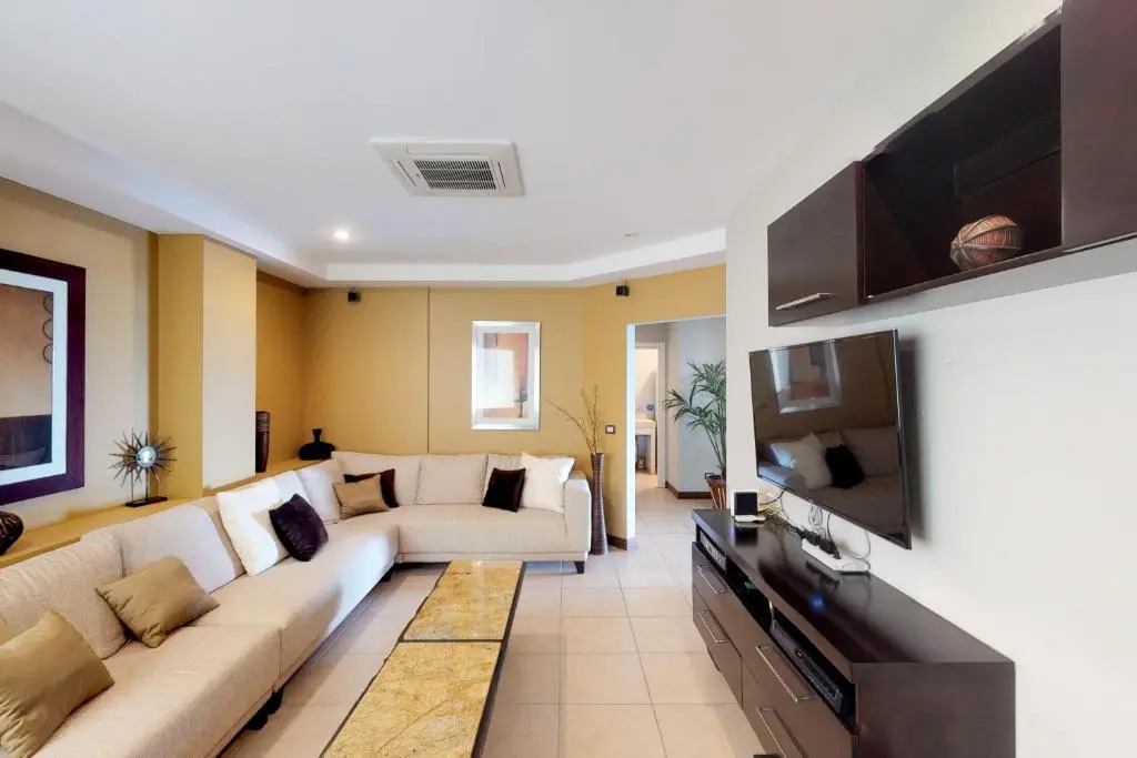 Peninsula 64 Penthouse