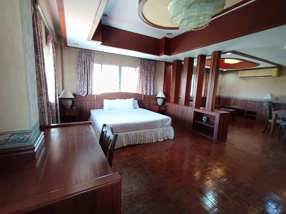 Sabai Hotel Lopburi