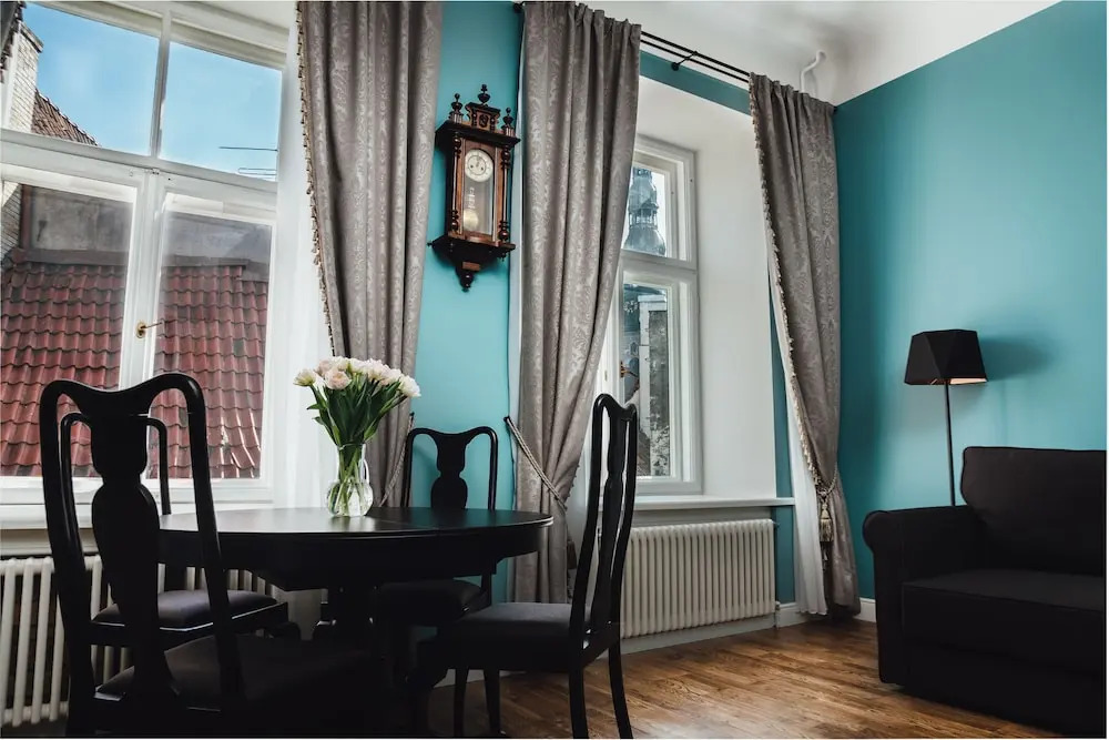Sherlock Apartments