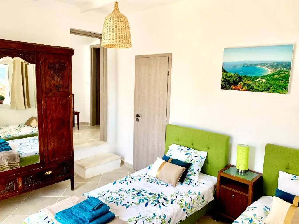Sea view 4 bedrooms, 3 bathrooms Cottage