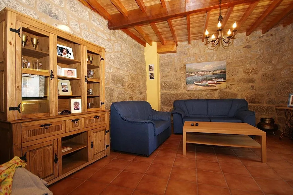 House - 3 Bedrooms - 102074