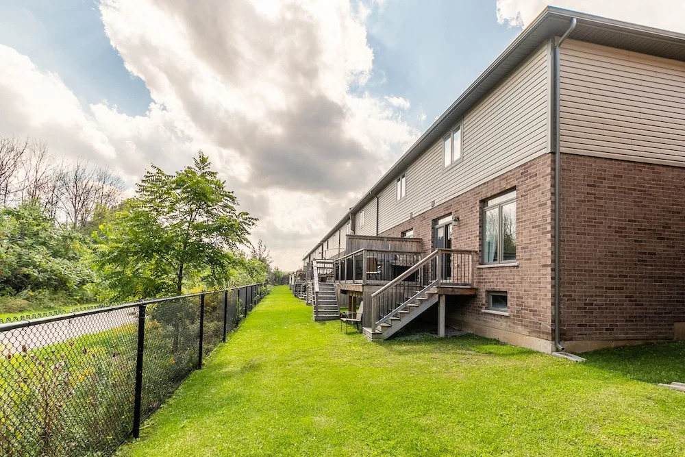 GLOBALSTAY. Modern Townhomes on Lake Ontario