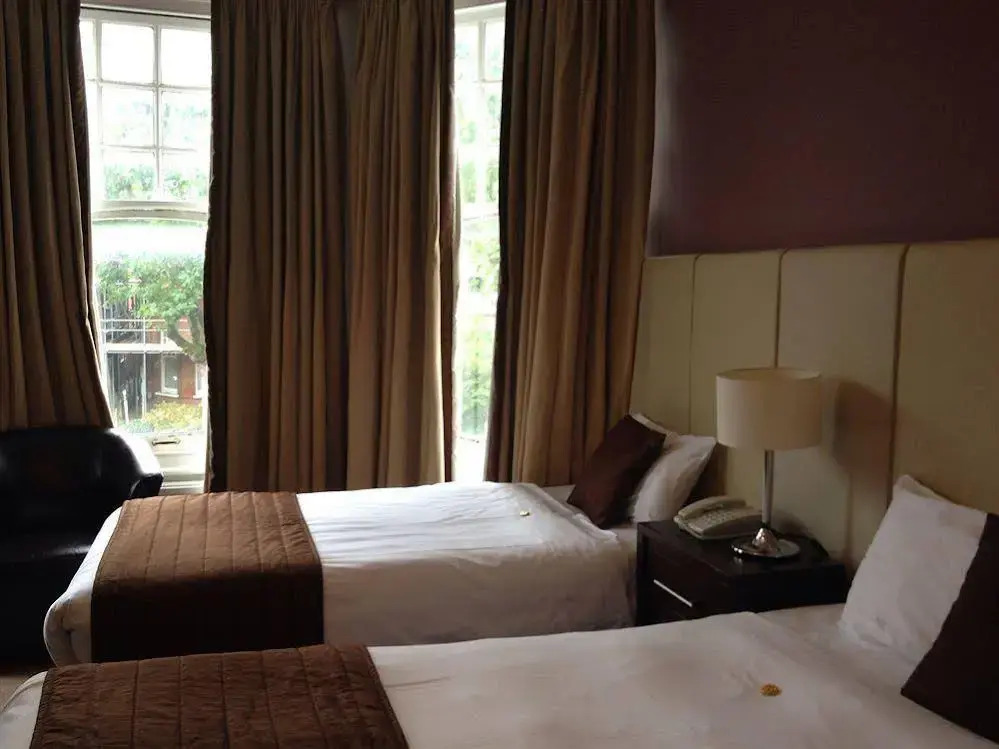 Raglan Hotel