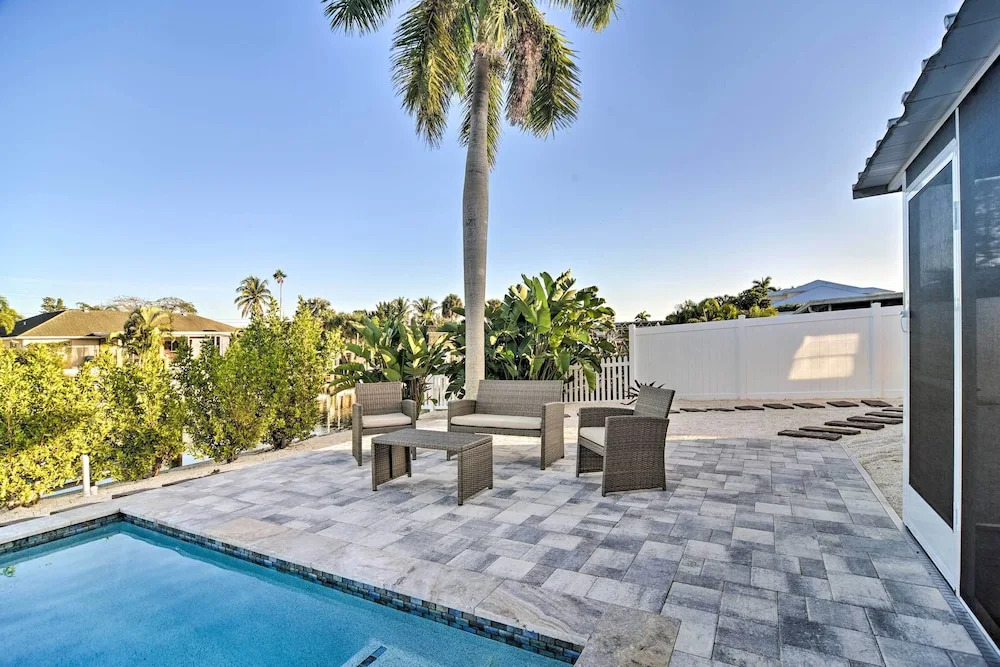 Beach House w/ Pool: 3 Mi to Anna Maria Island!