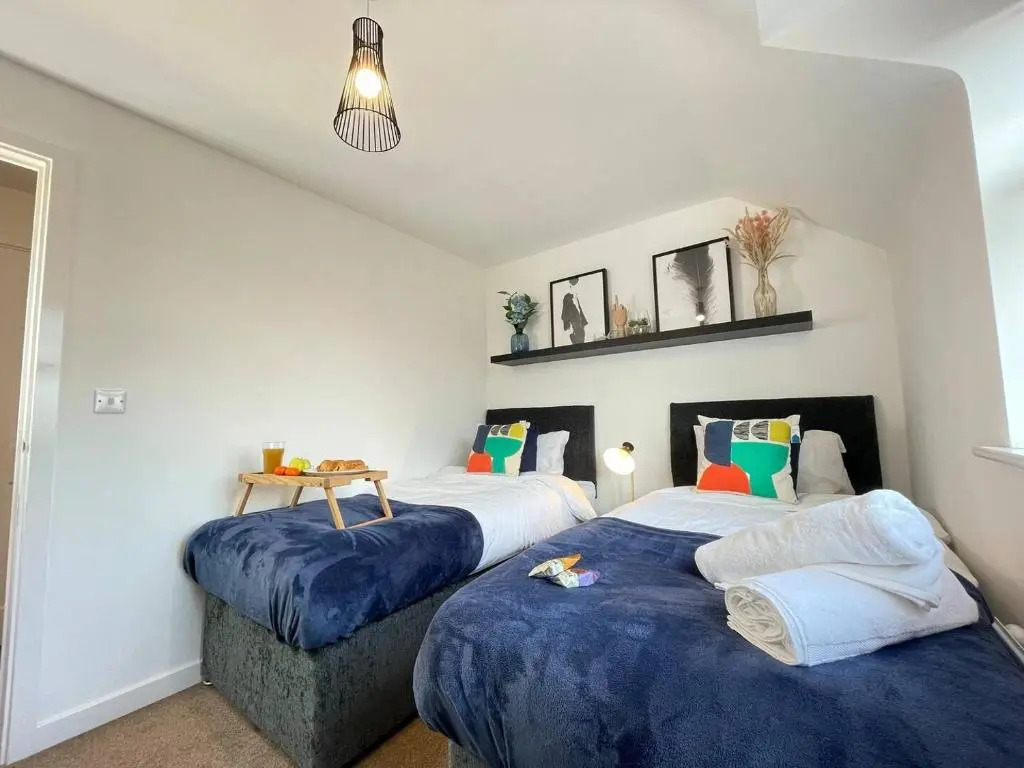 Lovely 2 bedroom apartment with free parking