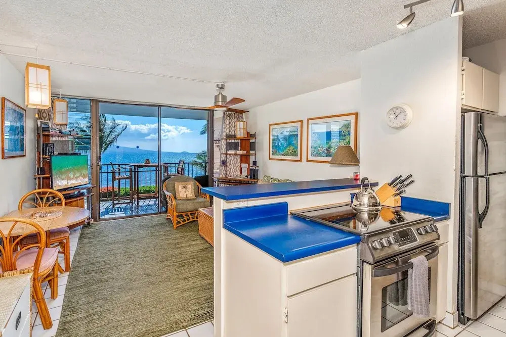 Ocean Front & Budget Friendly: Maalaea Banyans 204 - The Perfect Couples Getaway