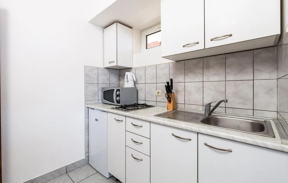 Beautiful Apartment in Prizna With Wifi and 3 Bedrooms