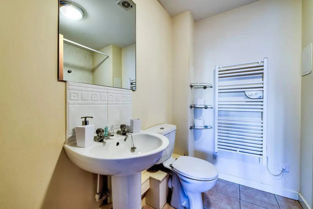 Cosy Apartment with Balcony, Close to City Centre