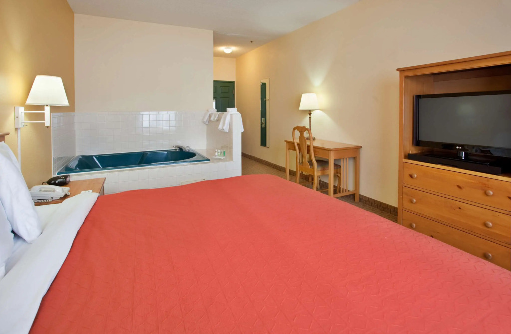 Country Inn & Suites by Radisson, Bloomington-Normal West, IL