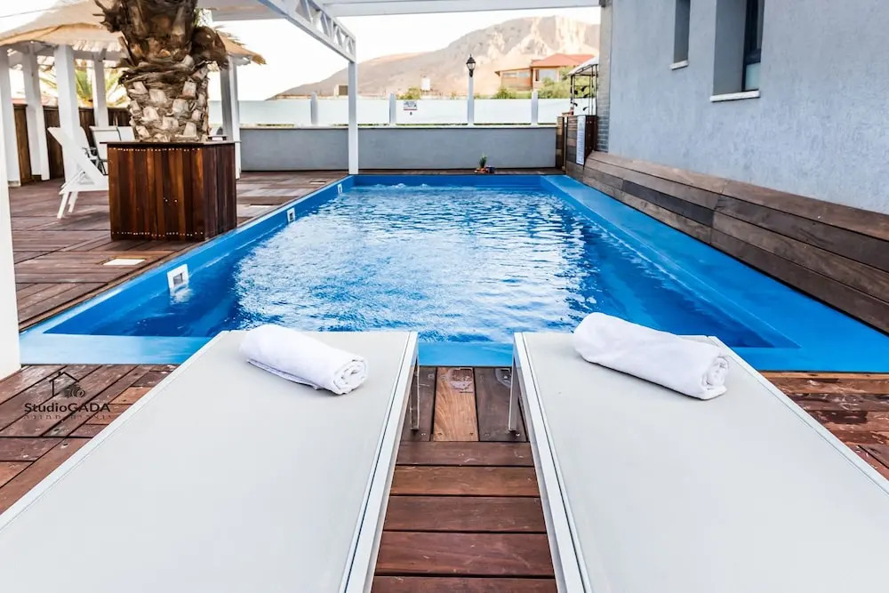 Country Suites with Jaccuzzi & Pool