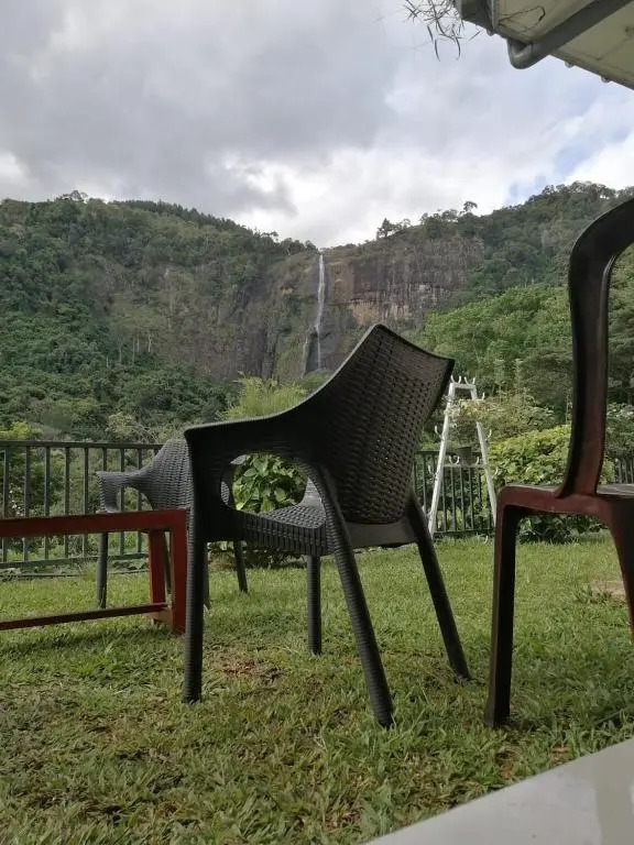 diyaluma falls inn