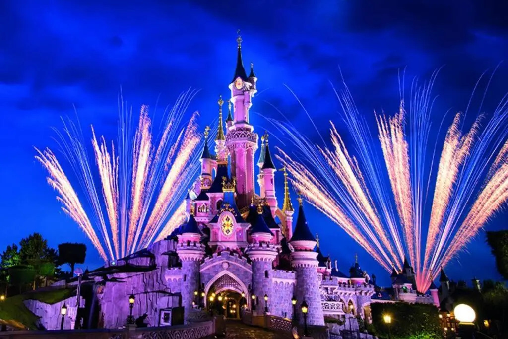 Arty Paris apartment Disneyland