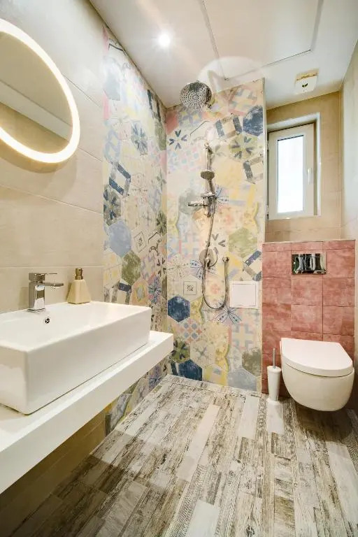 Apartment 65 - Airy Aprt at Top Center