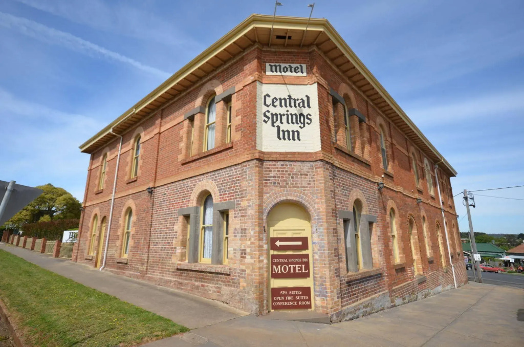 Central Springs Inn