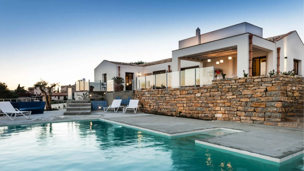 Exclusive villa with pool immersed in the Trapani countryside, at just 15 km from the seaside-VILLA EROICA