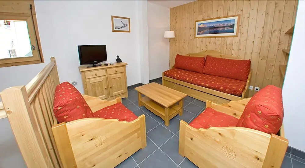 3 Rooms 6 People 3 Exposed South