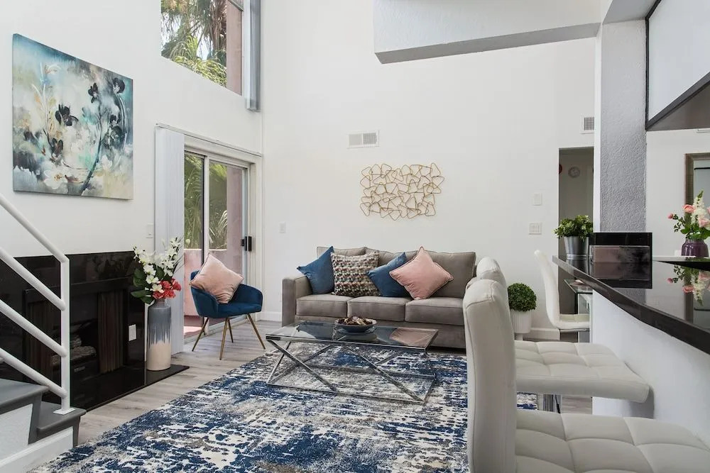 Extravagant Hollywood Cosmo Suites