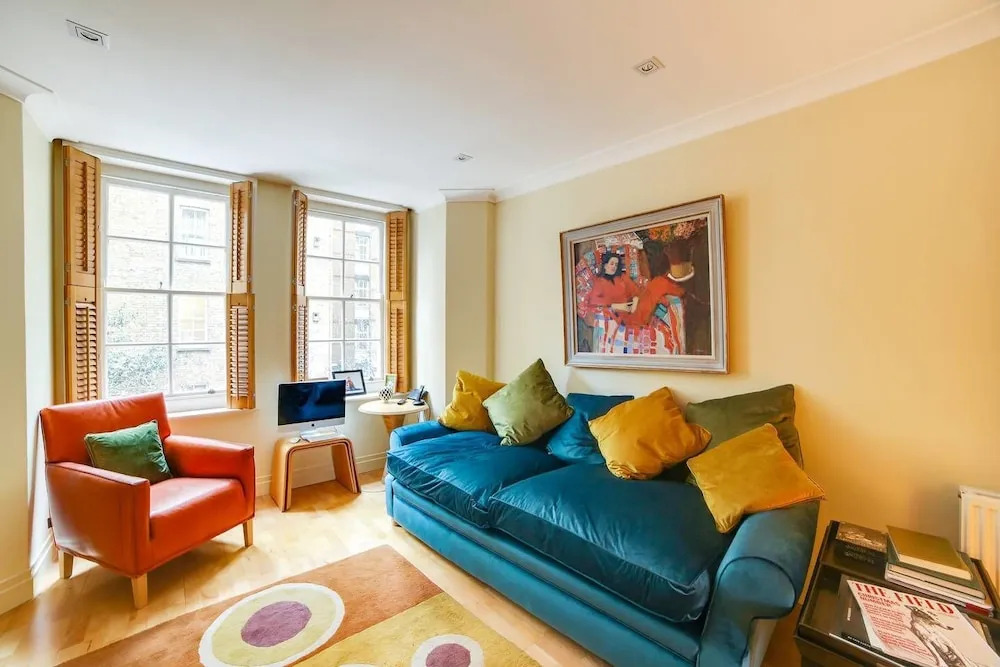 Bright Spacious 2BR Home Near Victoria