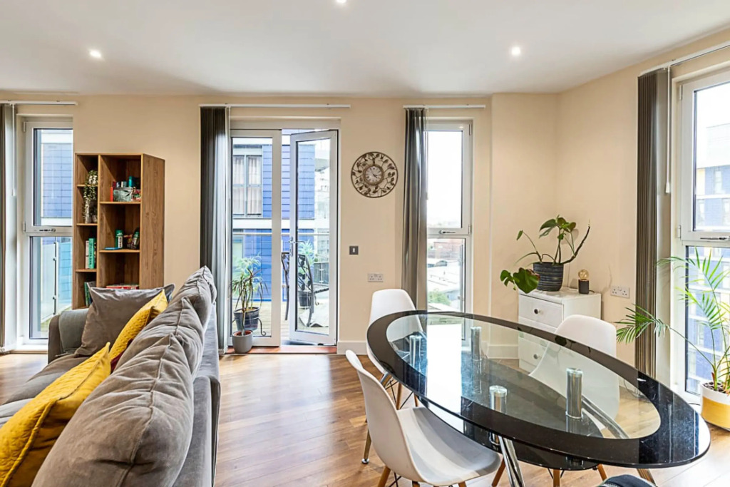 Vibrant London Canal Apartment