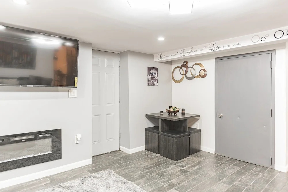 Cozy Modern 1br Apartment - Just 10 Mins From Jfk Airport 1 Bedroom Apts by RedAwning