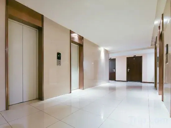 Jianshe Hotel (Chongqing West Railway Station)