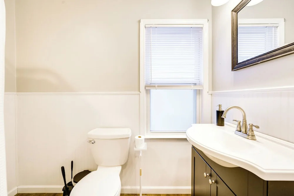Wfh friendly Home in Dearborn: Dogs Welcome