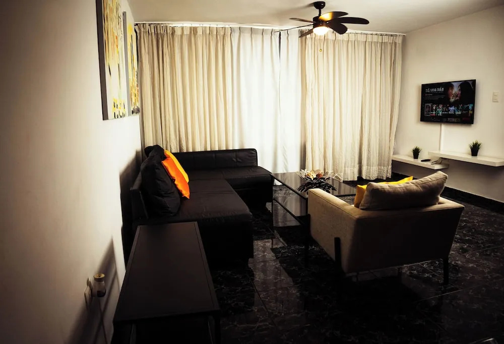 Residenciales H1 & H2 - Breakfast & Room Service - Airport close