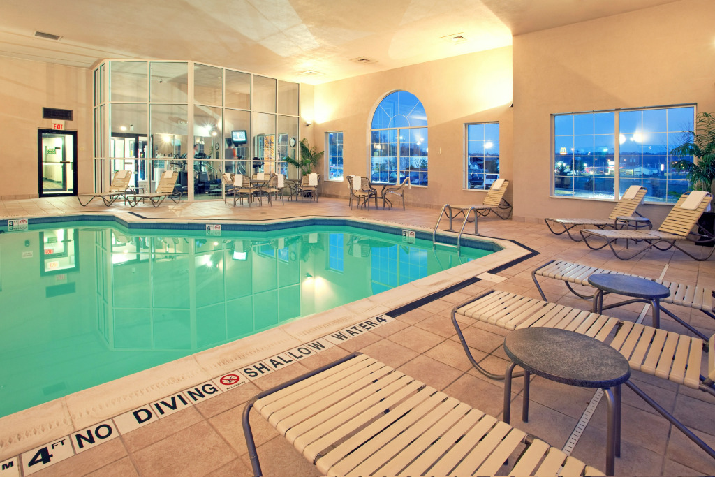 Holiday Inn Express Pittsburgh-Bridgeville by IHG