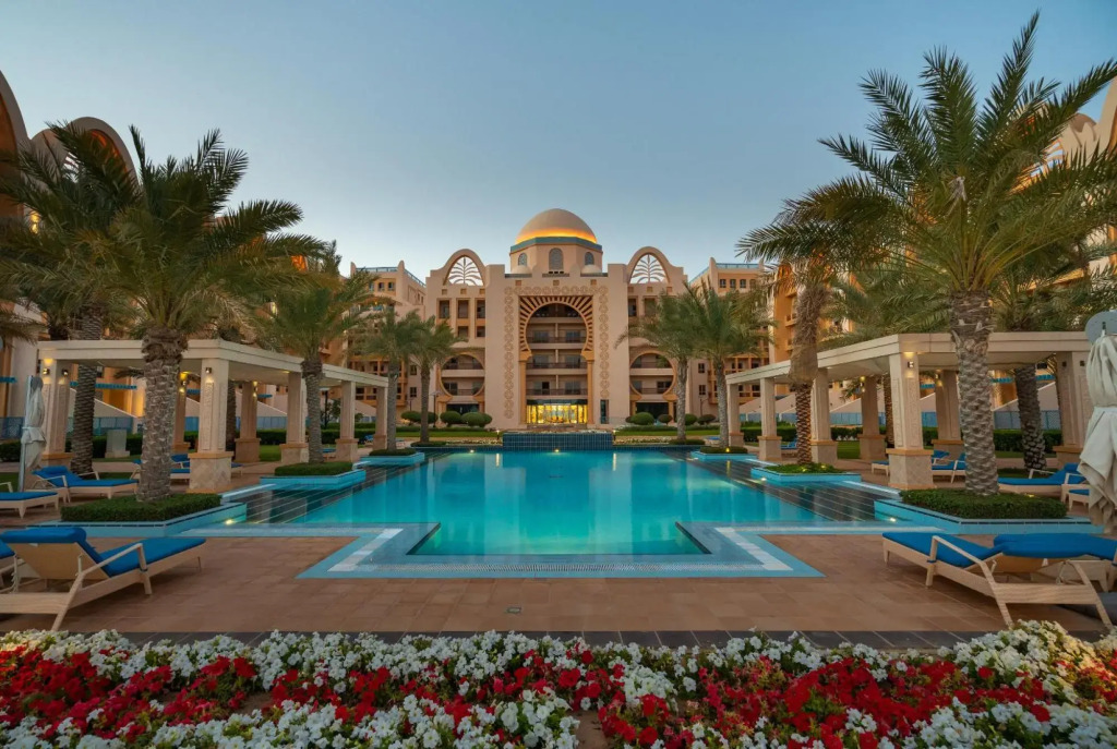 Bright 1bd 110m2 in Palm. Pool, Gym, Beach,Parking