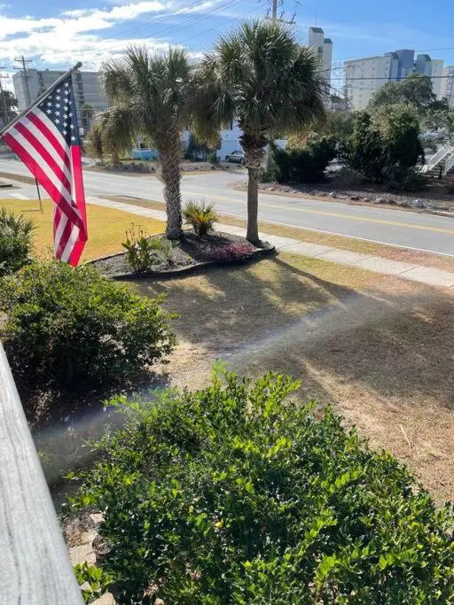 Beach Breeze 3, pet friendly, walking distance to Atlantic Ocean free parking