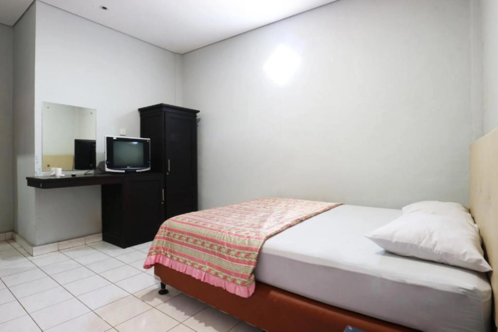 Taman Mekar Beach Inn By Zuzu