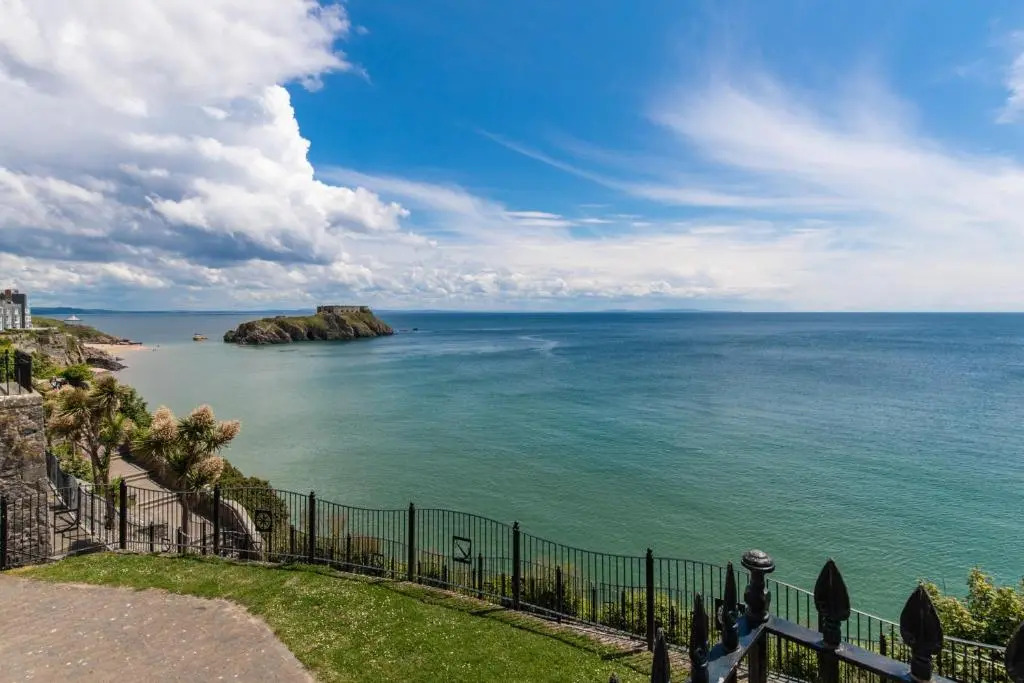 Top Sail - Beautiful Apartment Minutes Walk to Beach and Town Centre