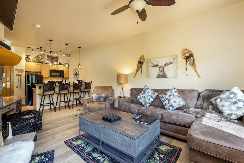 8115 Arapahoe Lodge 1 Bedroom Condo by RedAwning