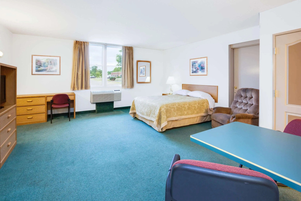 Super 8 by Wyndham Brooklyn