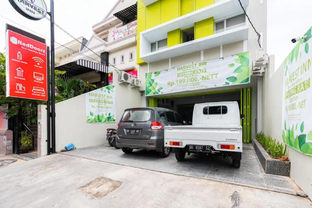 RedDoorz Plus At Harvest Inn Panakkukang