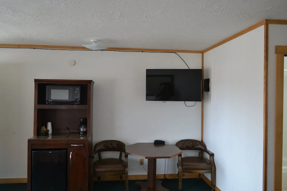 The Village Inn Motel and Restaurant
