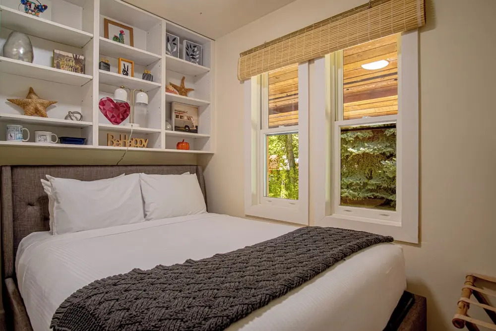 Red Elephant 4BR - Fire Pit - River & Downtown