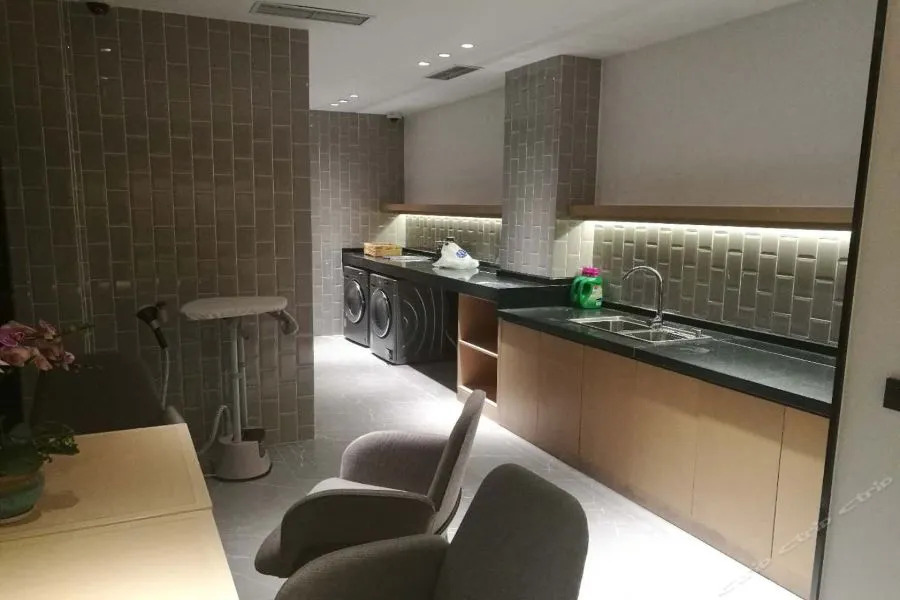 The Hotel V (Shanghai Hongqiao Hub)