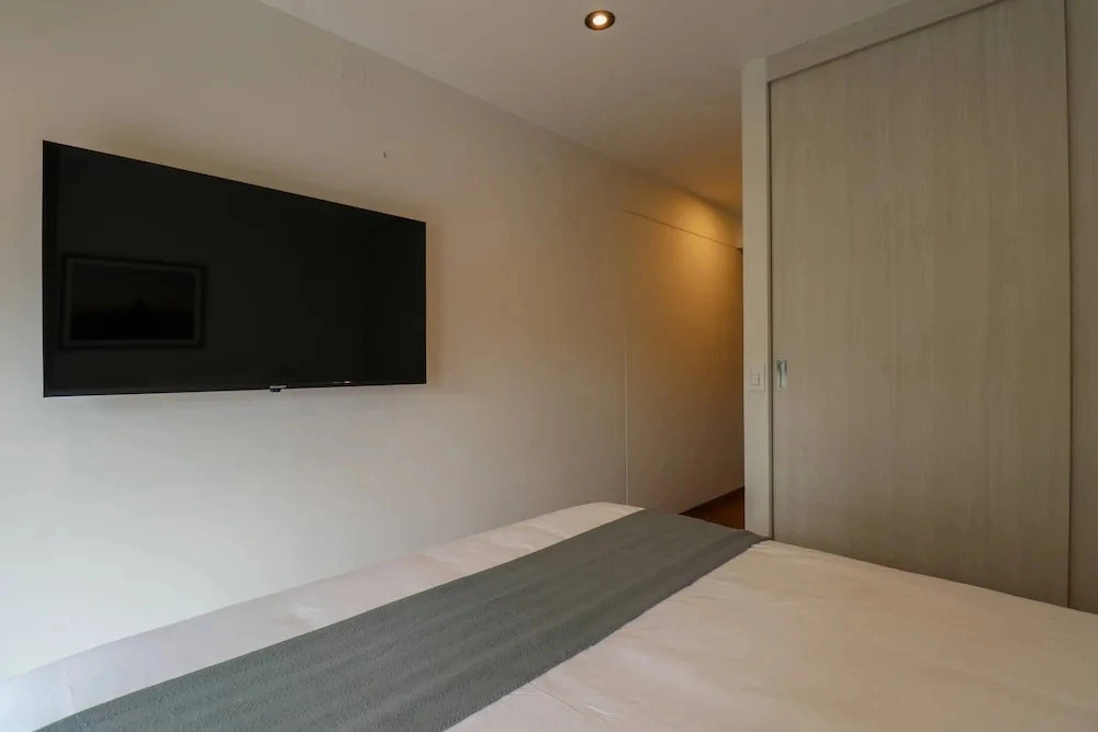 w Engaging 2BR Retreat w Balcony in Miraflores