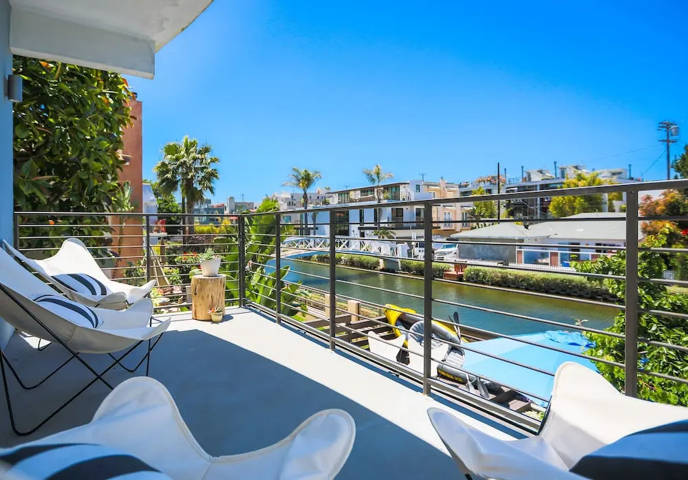 New Listing! Venice Canal-front W/ Pool, Near Beach 5 Bedroom Home