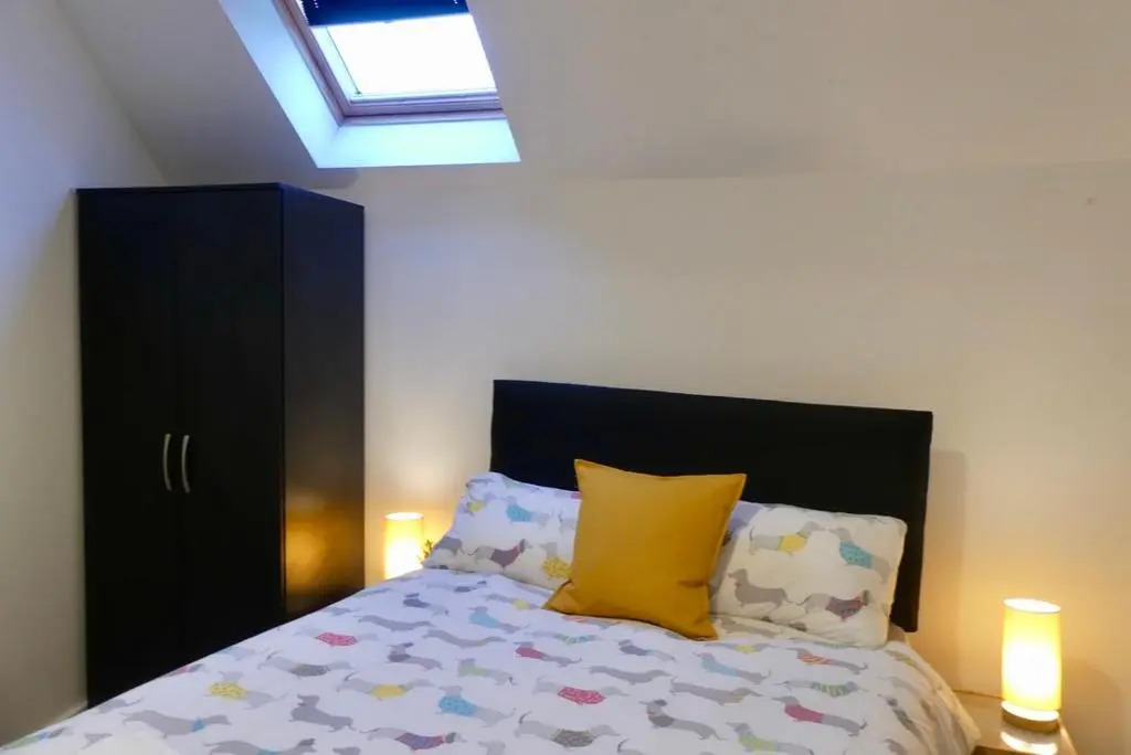 Bright and Modern 4 Person Apartment In City Centre