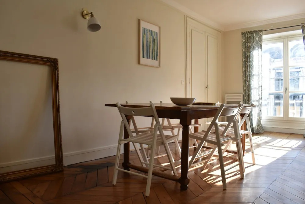 Spacious 2 Bedroom Apartment in Paris 2nd