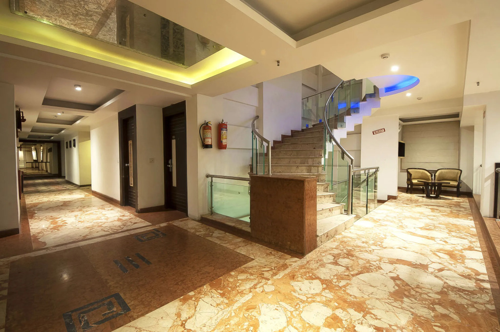 Hotel Le Roi Near New Delhi Railway Station