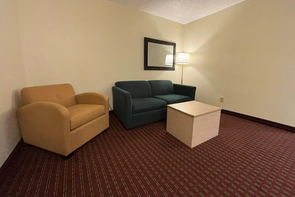 Super 8 by Wyndham Metropolis