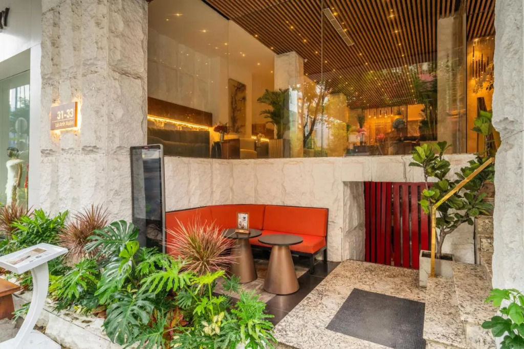 A&EM - The Petit Hotel
